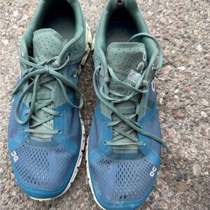 Oncloud Swiss running Teal and Navy running shoes